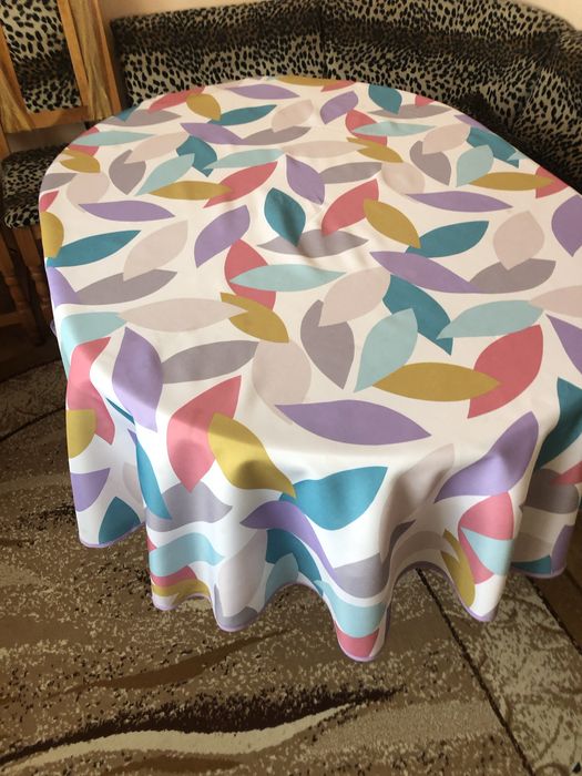 Два броя покривки за маса