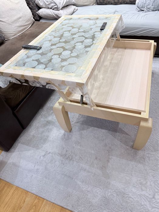 Диван и холна маса