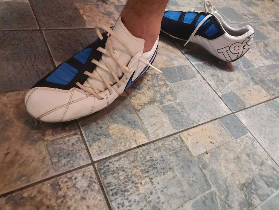 Ghete cu  crampoane nike T90