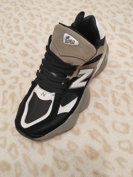 Продам новые кроссовки