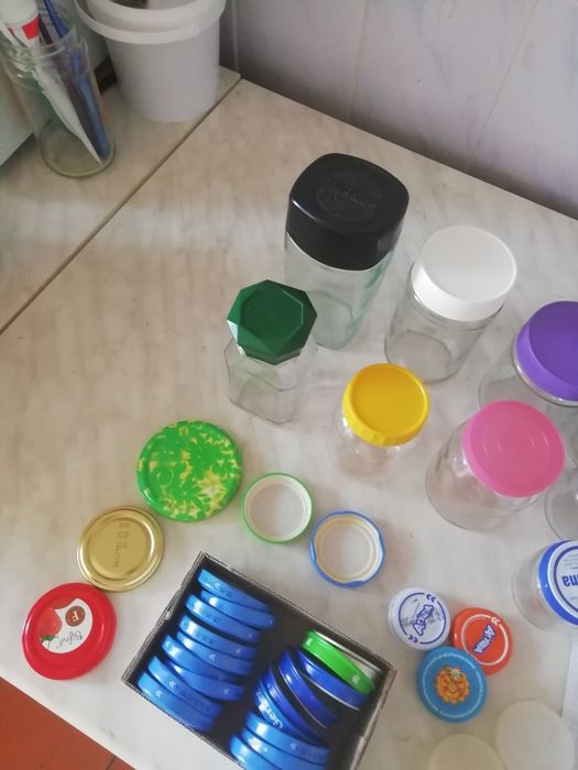 Продам банки и крышки.