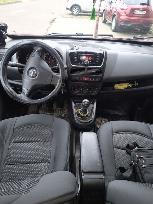 Opel combo 1.6 diesel supraînălțat schimb cu duba 6 sau 9 locuri