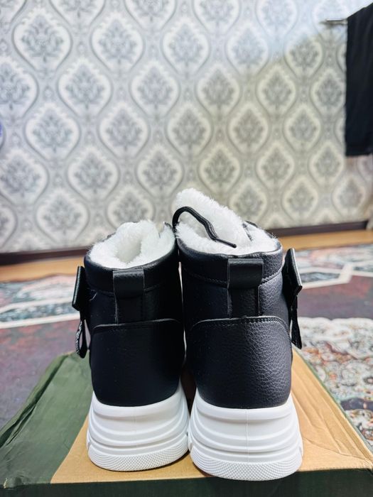 женская зимняя обувь.