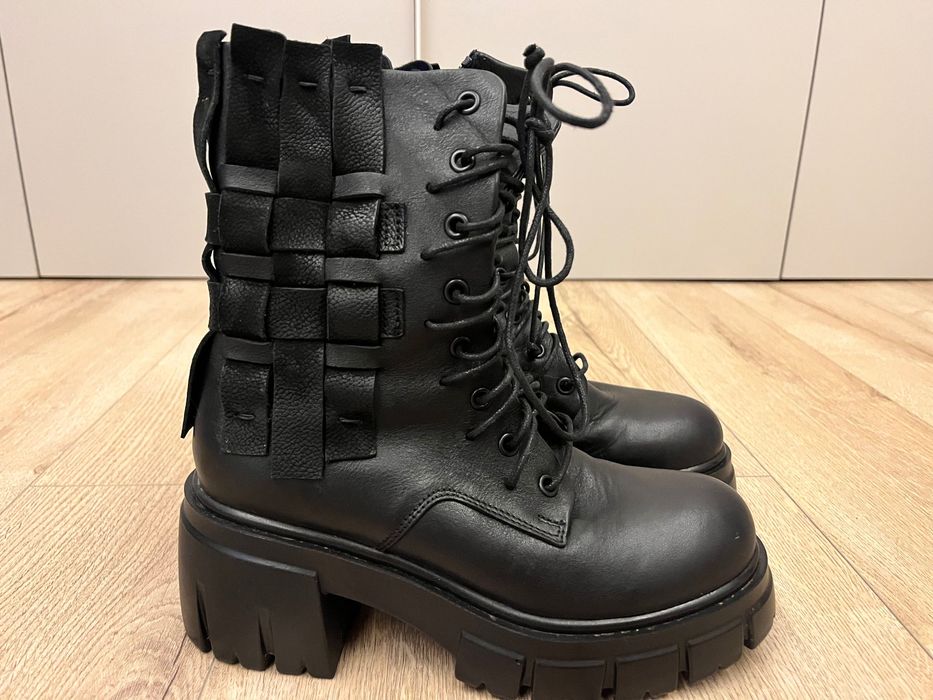 Черни дамски боти от естествена кожа