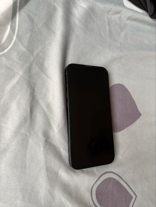 Vand iphone 13 simplu