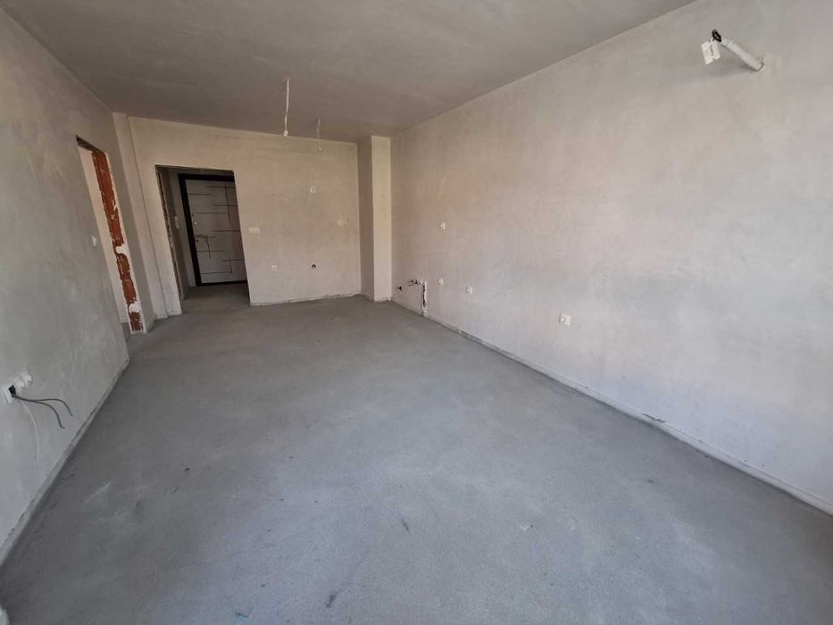 Тристаен Апартамент