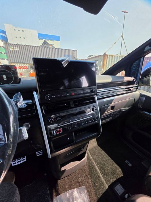 Hyundai Staria Hybrid 2026