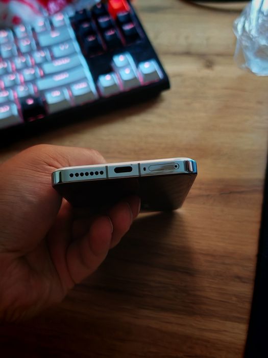 Продам Xiaomi 14 12/512 + чехлы