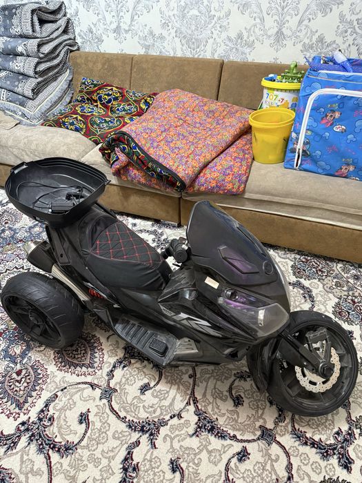 Продается игрушечный мотоцикл