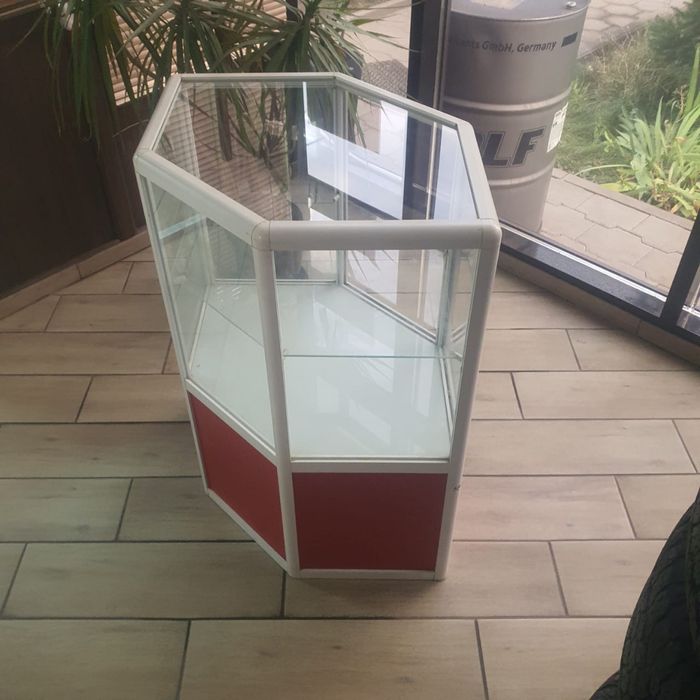 Продам заводскую витрину .