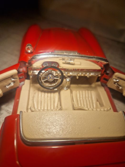 Mercedes-Benz 300 SL Roadster Bburago 1:18 – Made in Italy