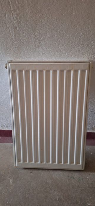 Vând calorifere otel