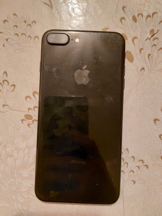 Продам Айфон 7 plus