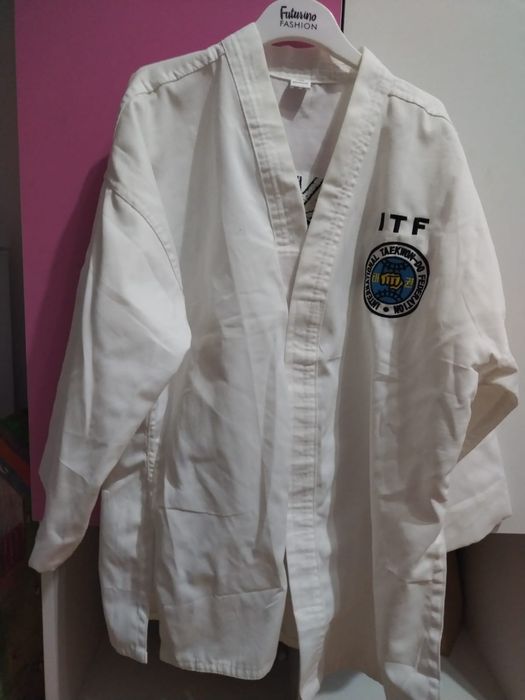 Продам кимоно и амуницию