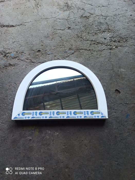 Окно форточка арка