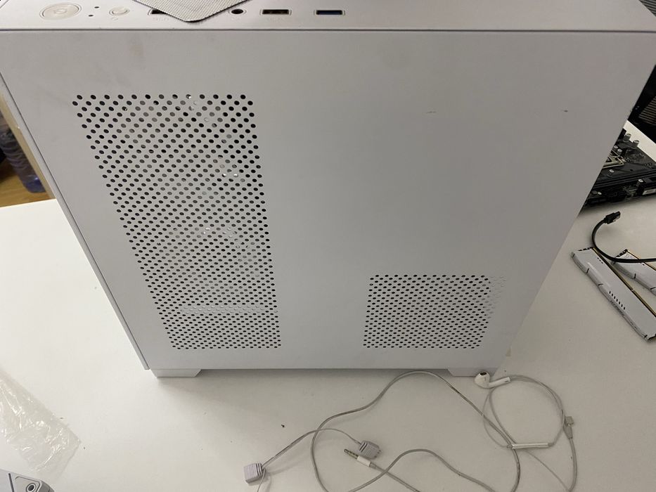 Корпус GiNZZU V400 белый с вентиляторами