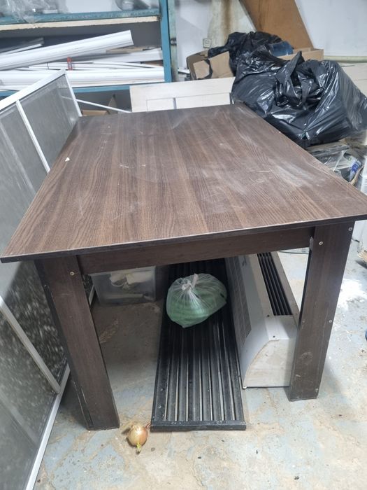 Продам стол обеденный