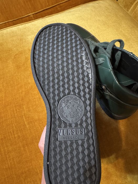 Incaltaminte versus versace dama
