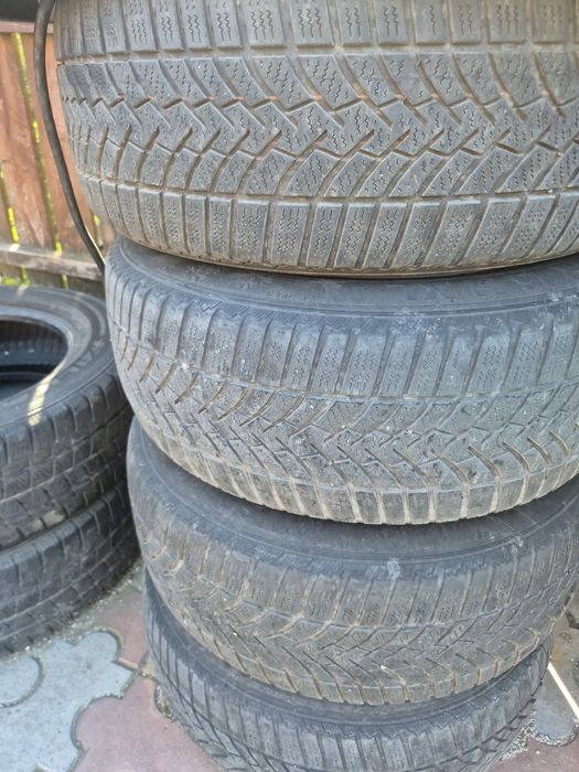 Vand doua seturi de jante una de aliaj si una jante tabla 205.60.16 anvelope bune