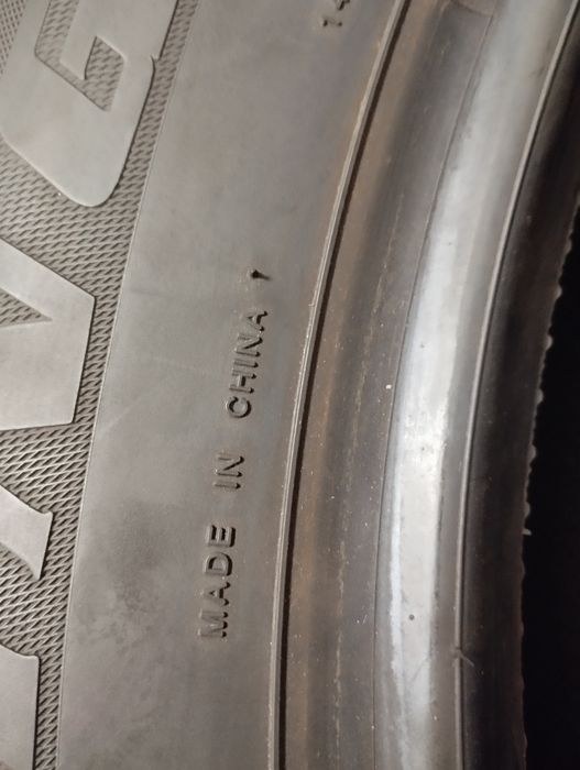 Продам шины (липучка) 235/60R18