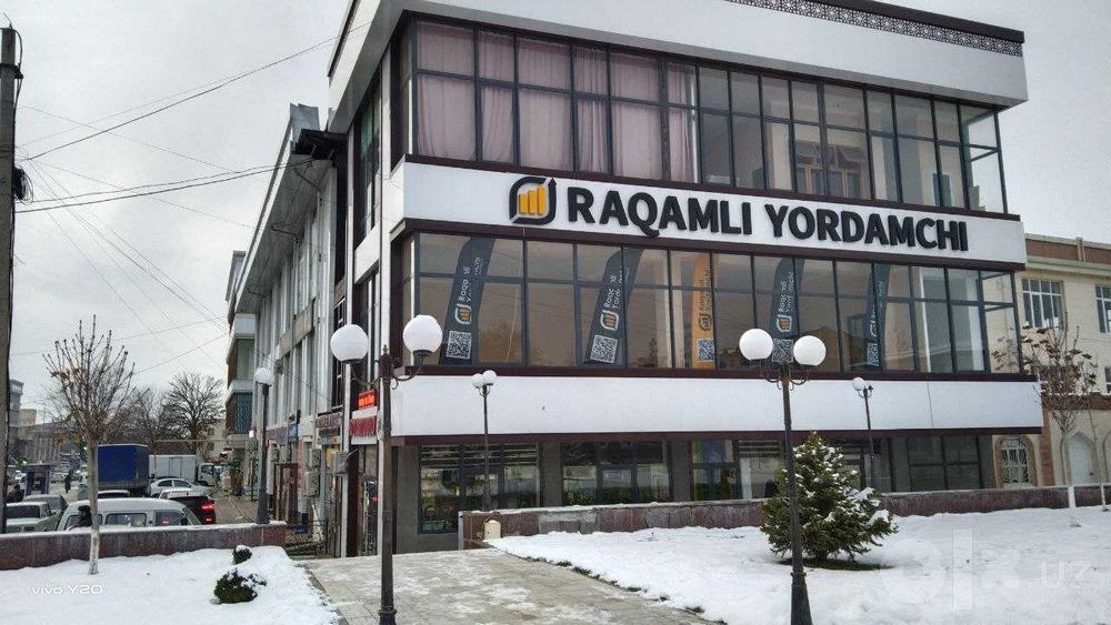 Parkent markazida 3 qavatli tijorat binosi ijaraga
