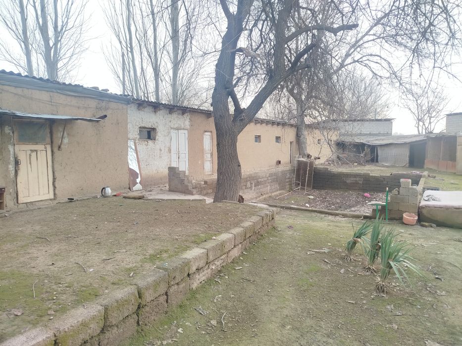 Ховли жой Сотилади ёки арендага ёки алишамиз.