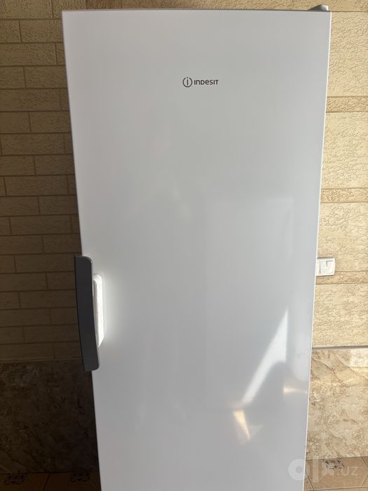 [НОВЫЙ] Морозильная камера Indesit DSZ 4150