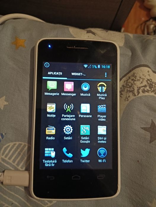 Vând Alcatel one touch