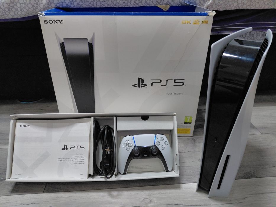 Playstation 5 (Ps5) disc edition + controller + cutie