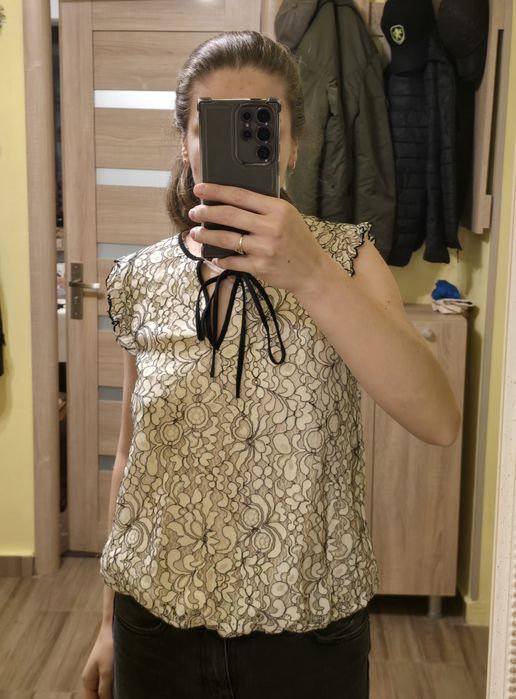 Vand bluza umerii goi