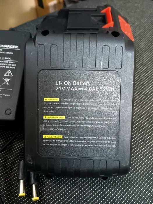 Комплект Li-Ion акумулаторна батерия 2 броя + зарядно устройство, 21V / 4000mAh, съвместими с Makita