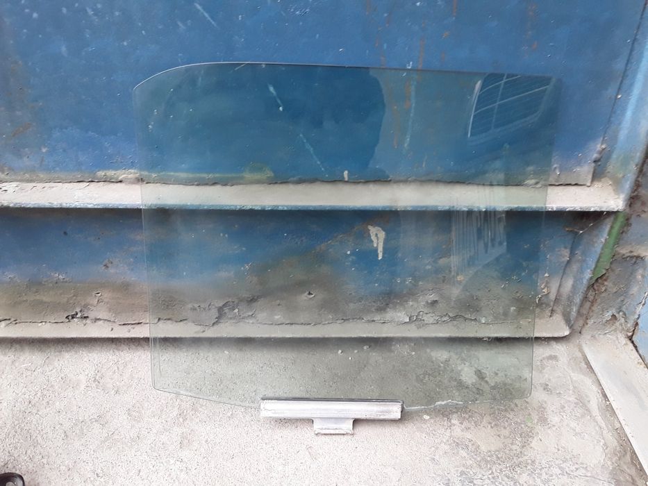 Задняя  форточка  W124.