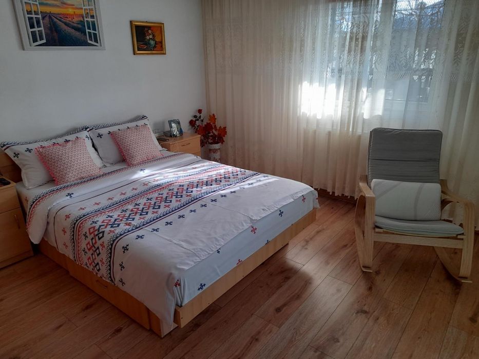 Casa / doua apartamente mari