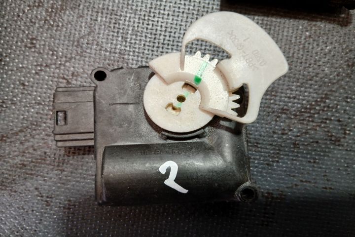 Motoras clapeta aeroterma dreapta 4F0820511A 0132801359 4F0820511A 01