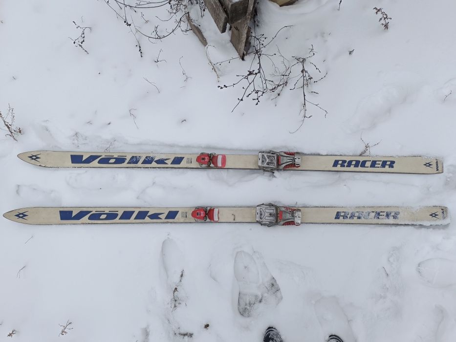 Продам зимние лыжи