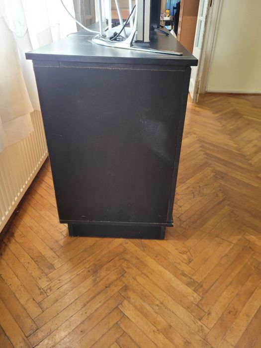 Noptiera cu usi si rafturi glisante