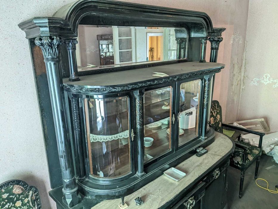 Vitrina eleganta antica autentica maro inchis