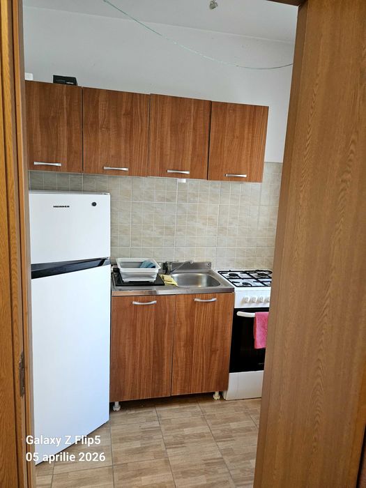 Proprietar ofer garsoniera spre închiriere