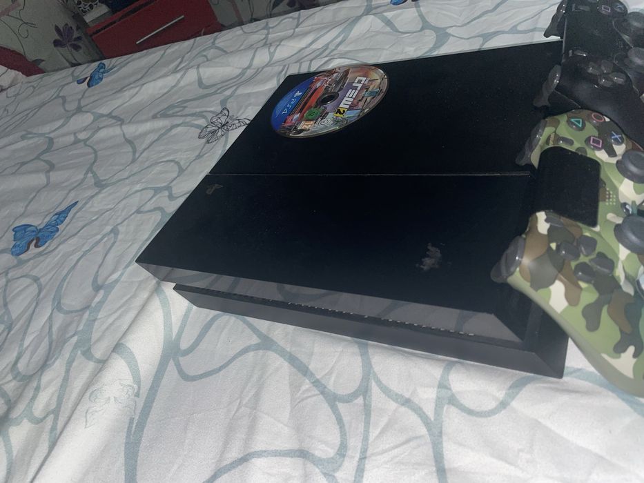 Ps4 1TB 4 controllere