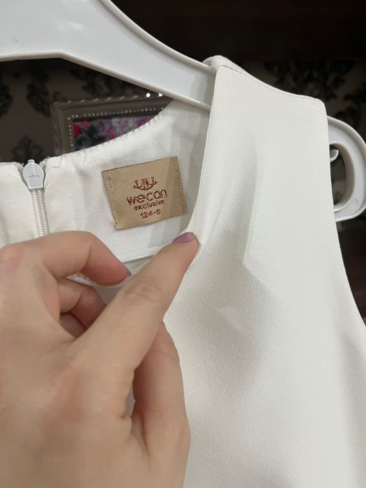 Продам белое поатье на девочку