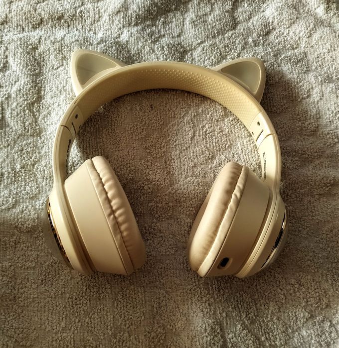 Căști audio wireless  cu urechiușe de  pisicuță