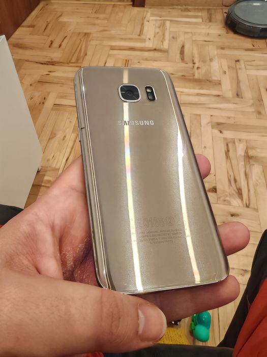 Galaxy Samsung S7 gold
