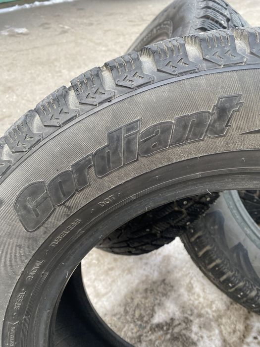 Шины б/у шипованые зима