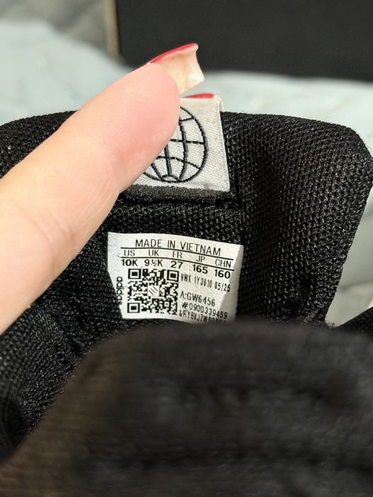 Продам детские кроссовки Adidas