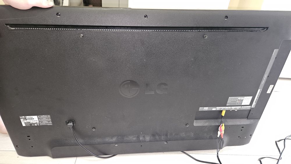 продам телевизор LG