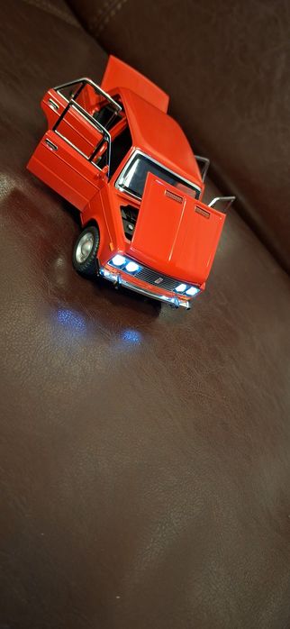 Жигули новая. Вышневого цвета.