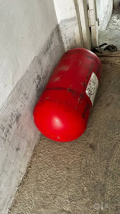 Gaz balon holati yaxshi qirilgan oyilgan joyi yoʻq