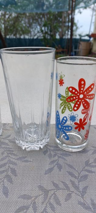 Продавам различни комплекти чаши