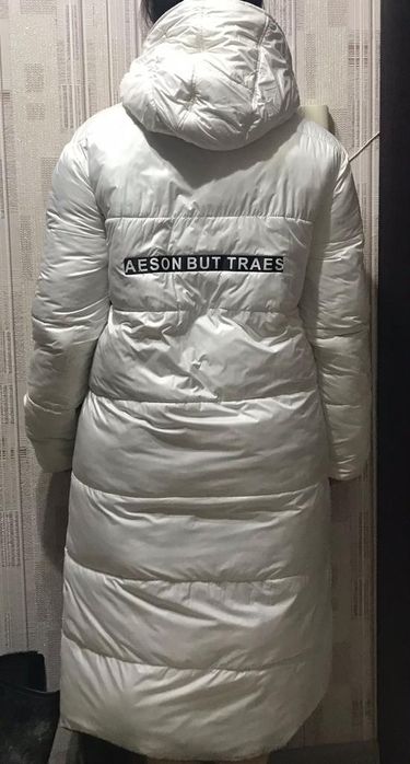 Продам куртку белая очень теплая