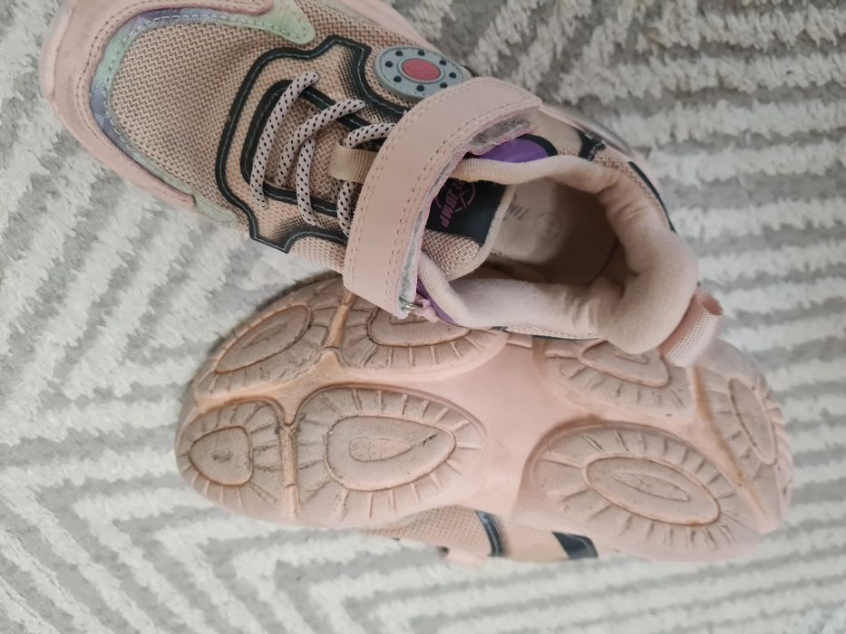 Кроссовки для девочек